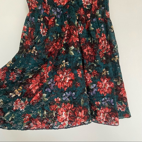 Torrid Curve floral lace camisole - Picture 3 of 9